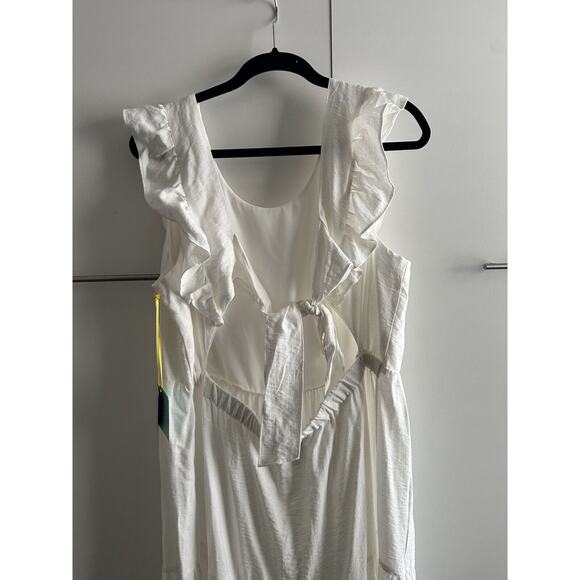 NWT CECE Size XL White Tiered Maxi Dress Coastal Cut Out Back Portrait Beach - Picture 11 of 16